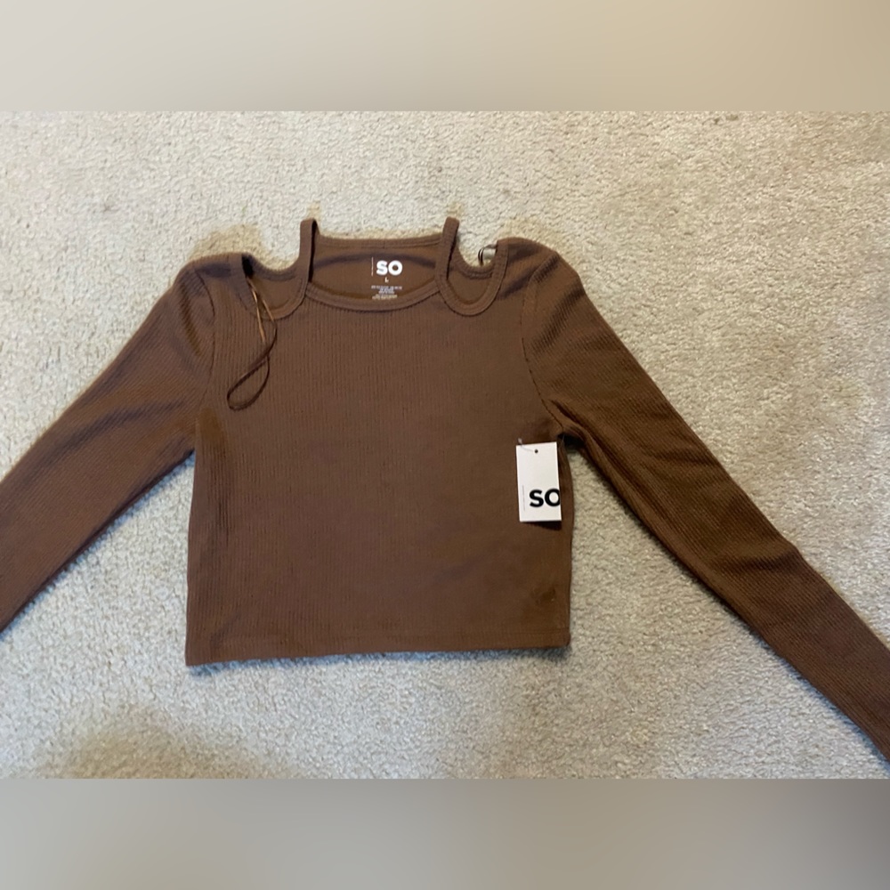 Rib cut out top